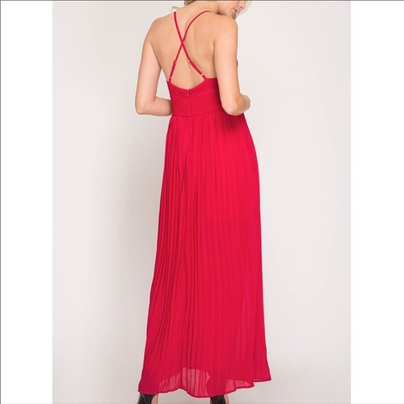 Stunning red pleated maxi dress - Picture 3 of 4